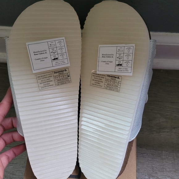 Bearpaw Brooklyn Sandals Size 5 youth- NEW - Picture 3 of 3